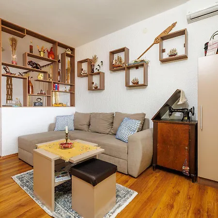 Romantisches Studio-apartment Nur 650 Meter Zum Mit Meerblick, Fitnessraum * Crikvenica