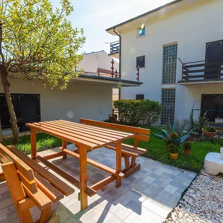 Apartment Romantisches Studio-apartment Nur 650 Meter Zum Mit Meerblick, Fitnessraum Crikvenica